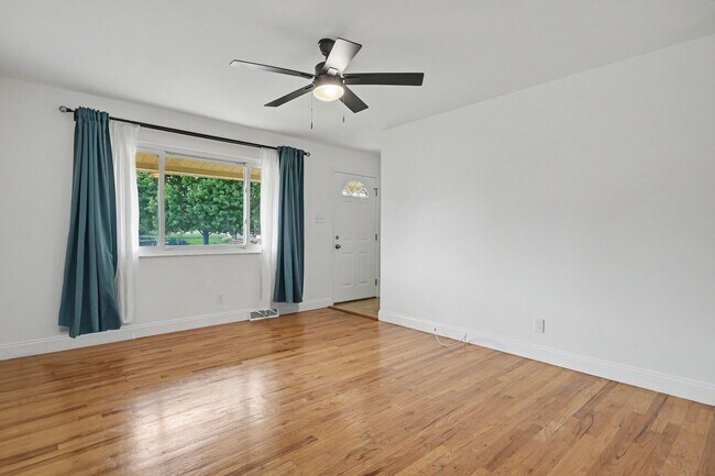Building Photo - 11247 Fawnhaven Dr