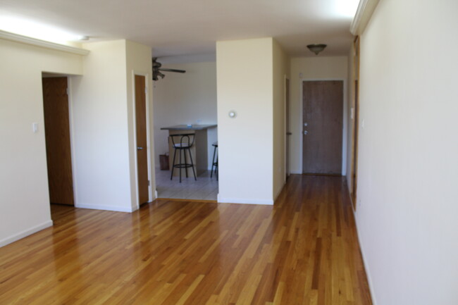 Building Photo - 9207 Skokie Blvd
