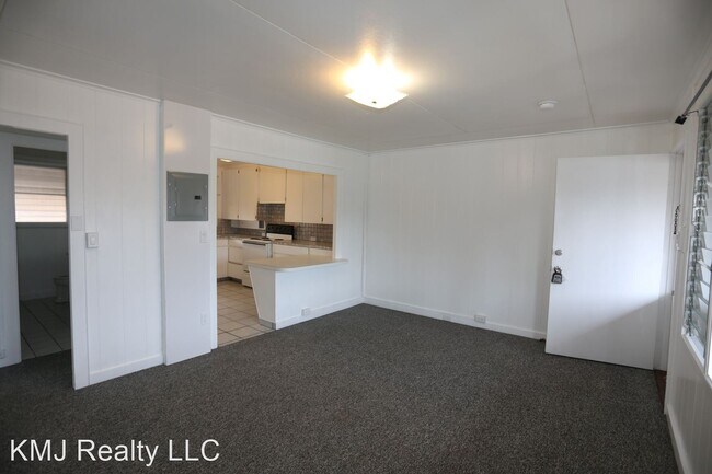 Building Photo - 2 br, 1 bath House - 2970 Varsity Cir., #C