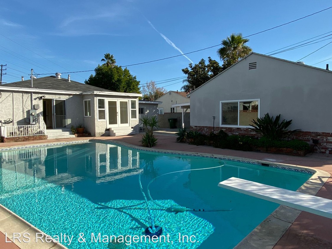 Primary Photo - 3 br, 2.5 bath House - 6443 Elmer Ave.