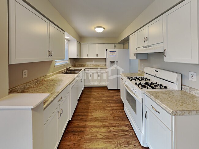 Building Photo - 13804 W Jonesport Ct