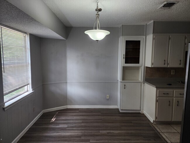 Foto del edificio - 1807 Janis Dr