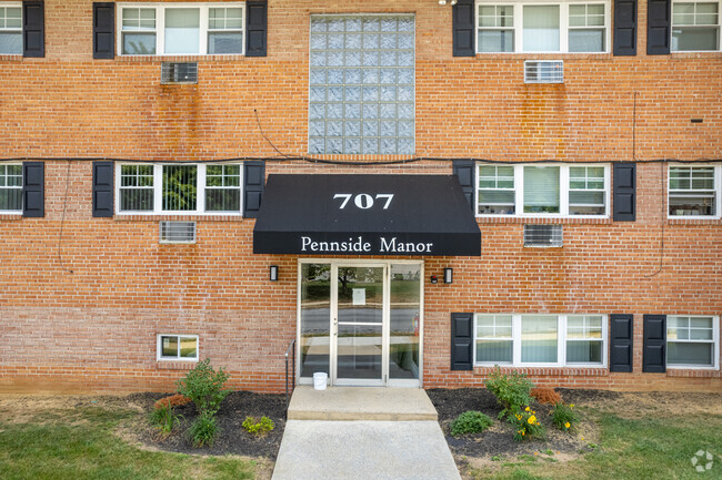 Entrada - Pennside Manor Apartments