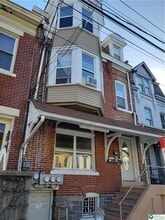 Building Photo - 718 W Chew St