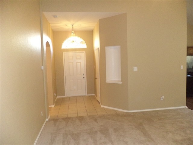 Building Photo - 9904 Henna Lane