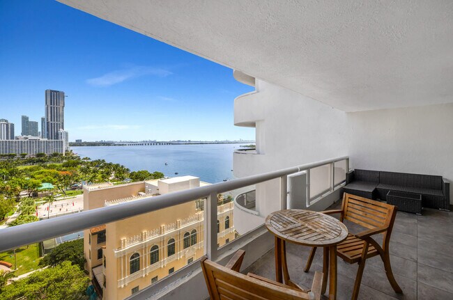 Foto del edificio - 1717 N Bayshore Dr