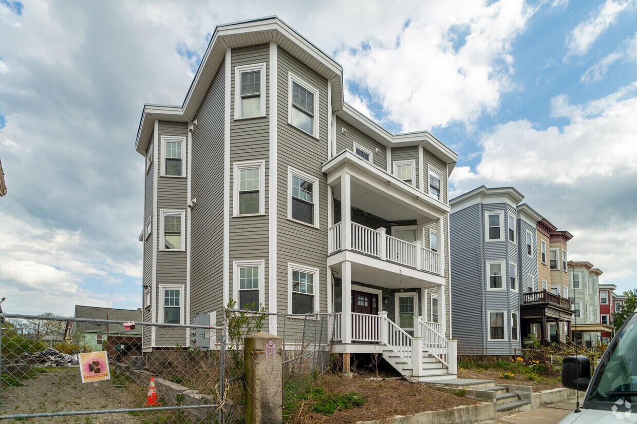 679 Columbia Road is located in Dorchester, MA. - Columbia Rd Condominium Development