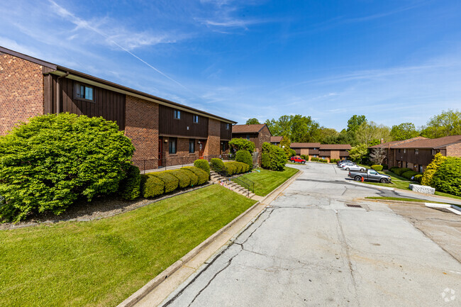 Briarwood - Briarwood Townhouses