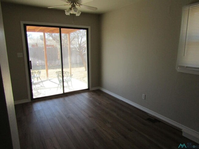 Building Photo - 1801 W Hermosa Dr