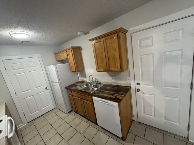 Foto del edificio - 23345 Smith Rd