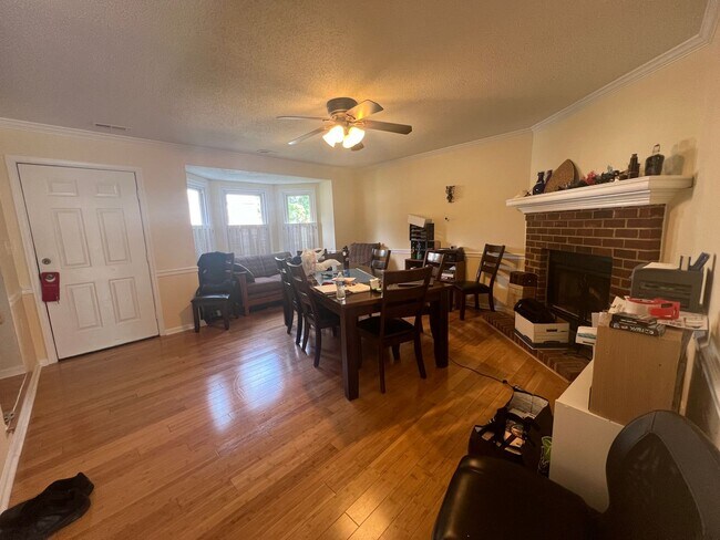 Building Photo - Rooms for Rent in Grafton