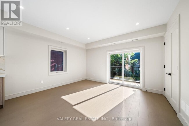 Building Photo - 131 Dovercourt Rd