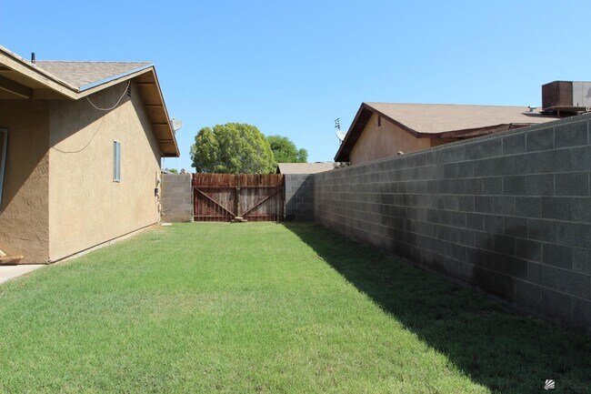 Foto del edificio - 4563 W 18th Ln