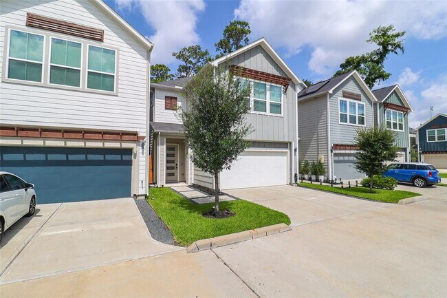 Foto del edificio - 5213 Pinemont Creek Ln