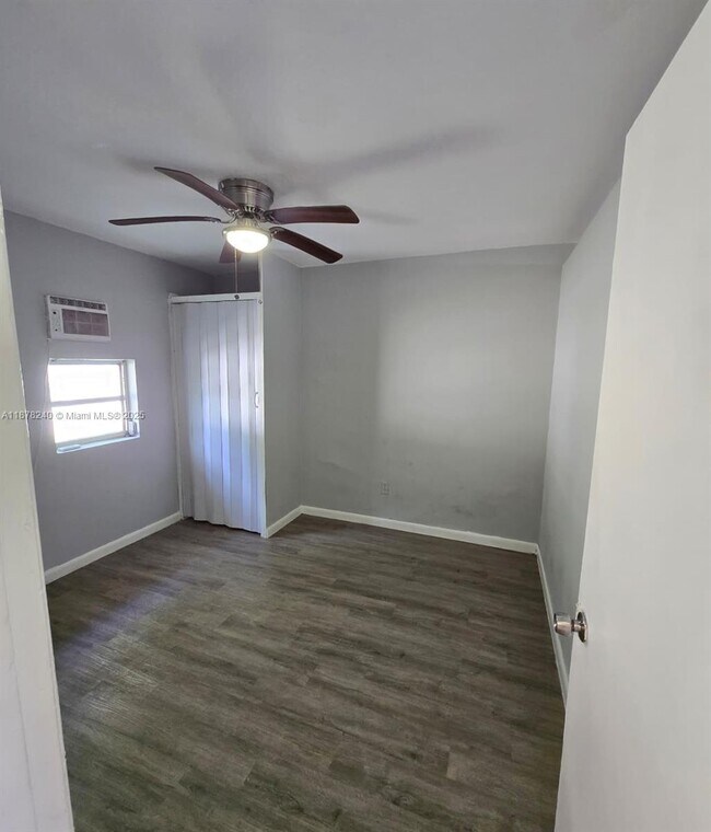 Foto del edificio - 3971 SW 12th Pl