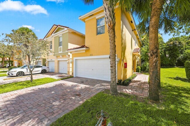 Foto del edificio - 813 Pipers Cay Dr