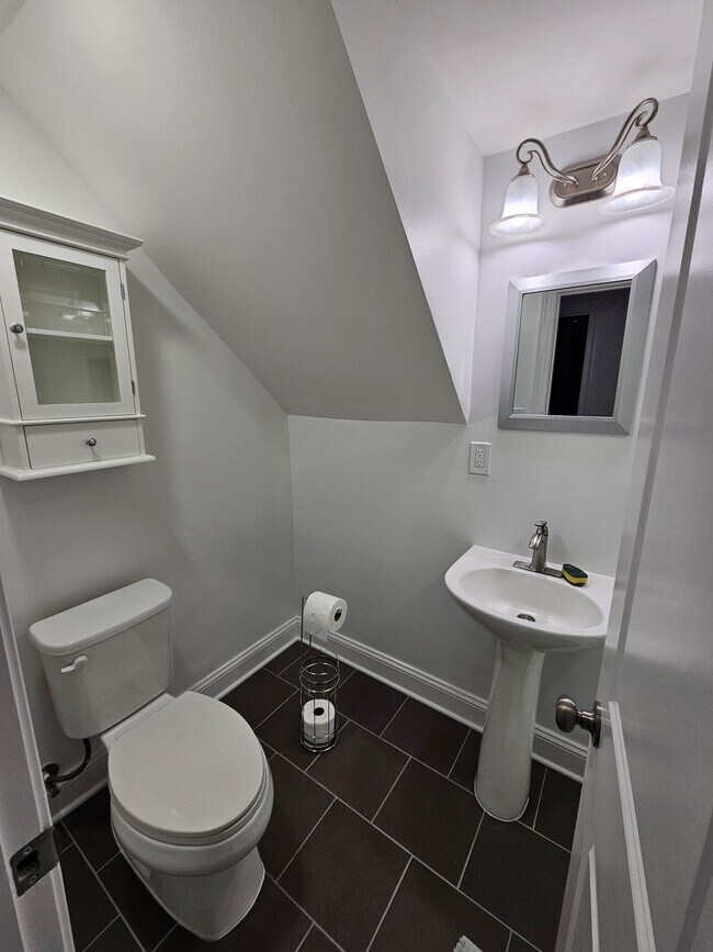 Foto del edificio - 2402 Parkers Ln