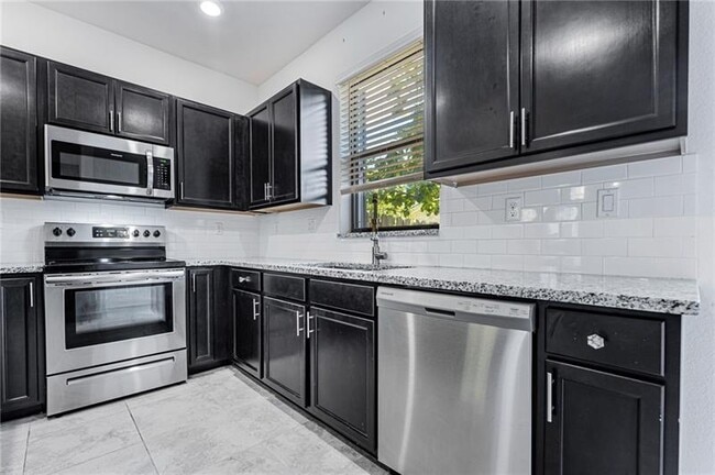 Building Photo - 1616 SW 28th St