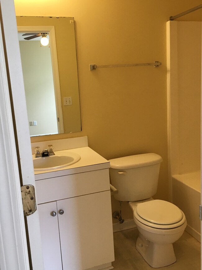 Building Photo - 303 Glen Knoll Dr