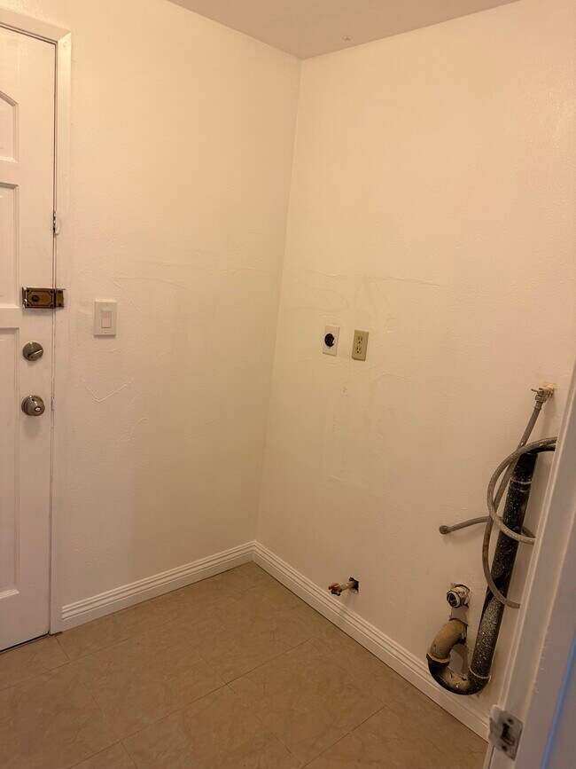 Foto del edificio - 503 S Vicki Ln