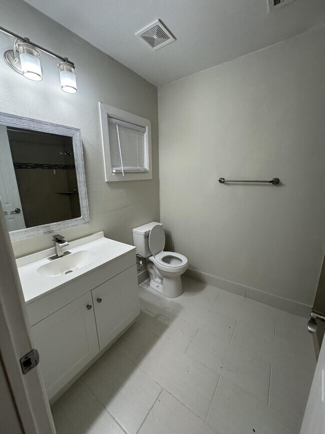 Foto del edificio - 10157 Barberry St