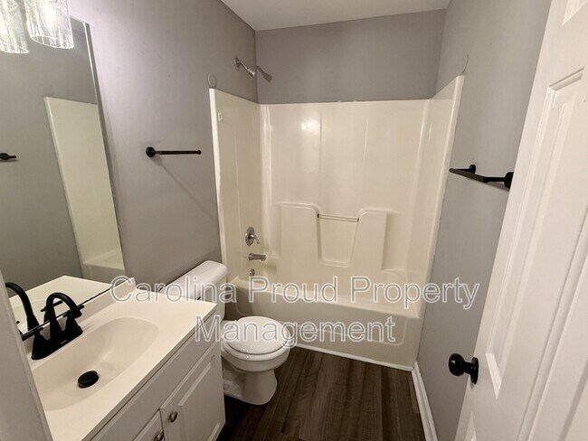 Foto del edificio - 2708 Bluff View Dr