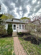 Building Photo - 302 N Hayford Ave