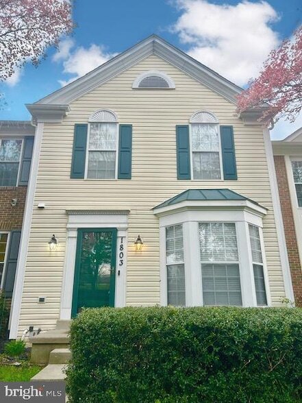 Building Photo - 1803 Staley Manor Dr