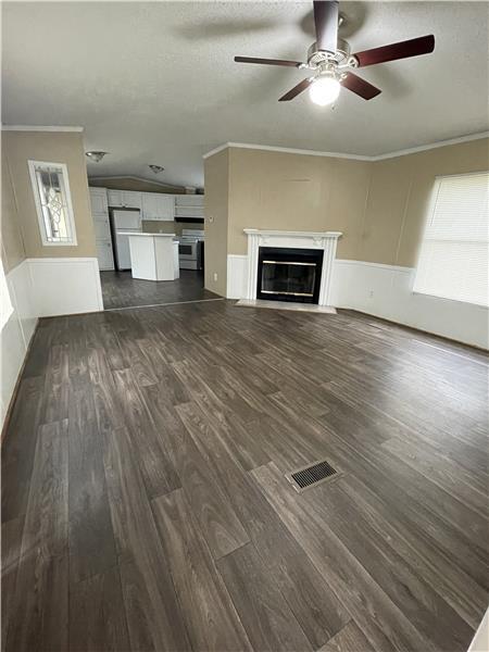 Building Photo - 161 Cowboy Ln