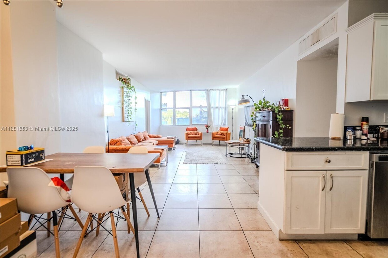 Foto principal - 7441 Wayne Ave