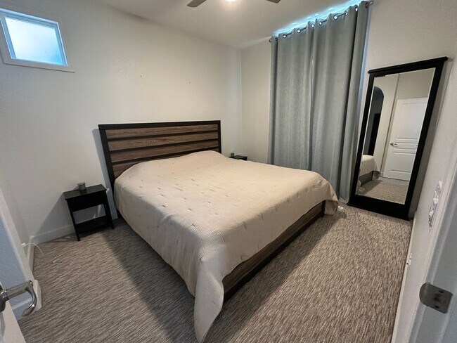 Foto del edificio - Charming 2 Bed, 2 Bath Home in Gated Commu...