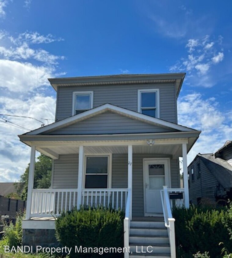 4 br, 2 bath House 27 Somerset Avenue House for Rent in