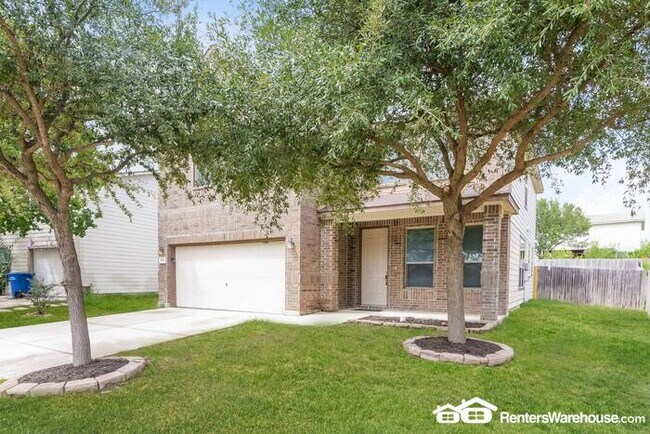 Building Photo - Large 4 bedroom / 2.5 bathroom in Chestnut...