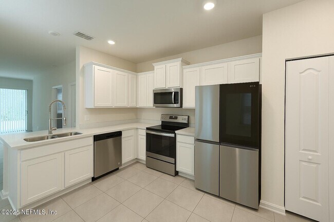 Building Photo - 402 Aralia Ln