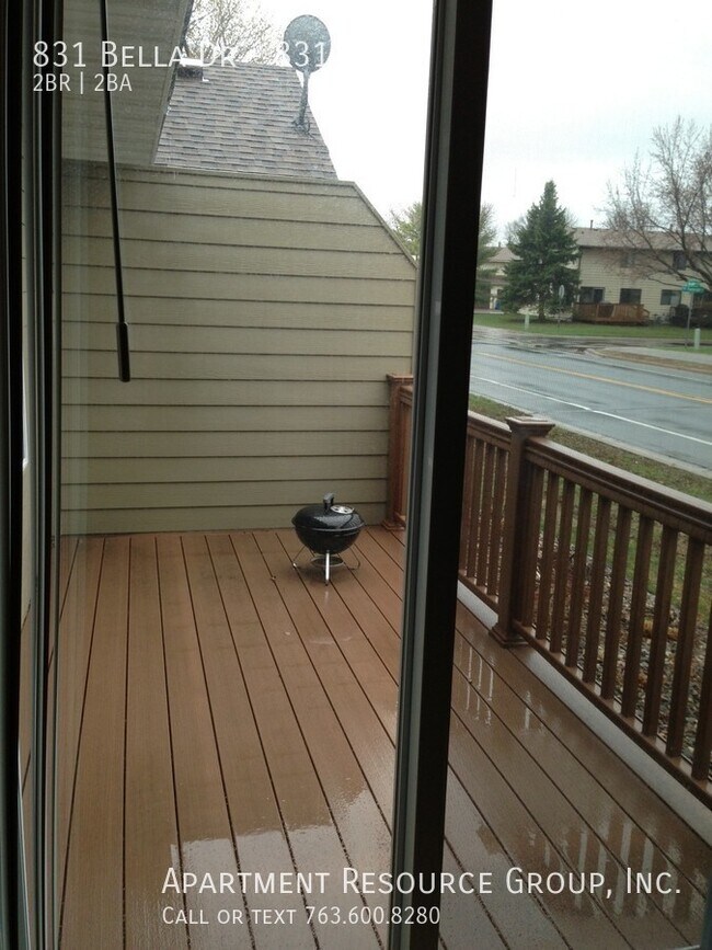 Building Photo - Great 2bed/2bath one level townhome!