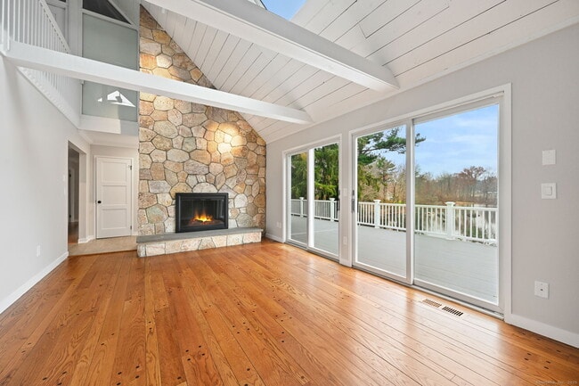 Foto del edificio - 144 W Norwalk Rd