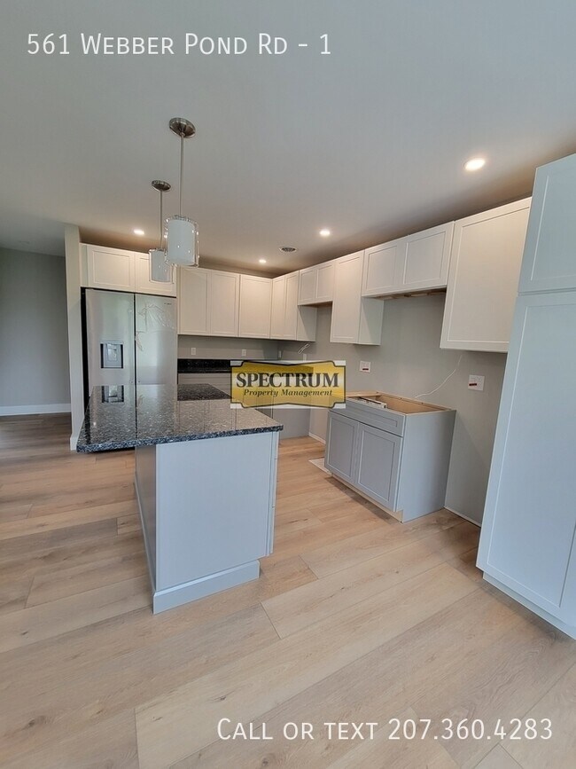 Foto del edificio - 561 Webber Pond Rd