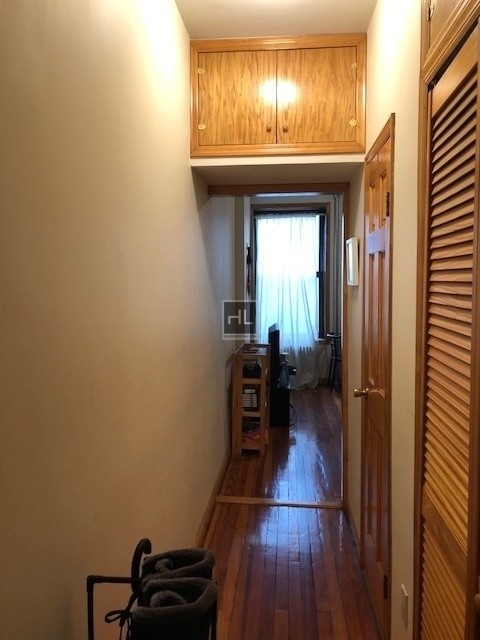 Building Photo - Great NO FEE Two Bedroom in Astoria, NY