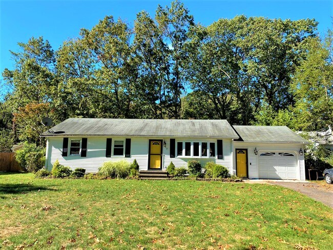 Building Photo - 23 Briarwood Cir