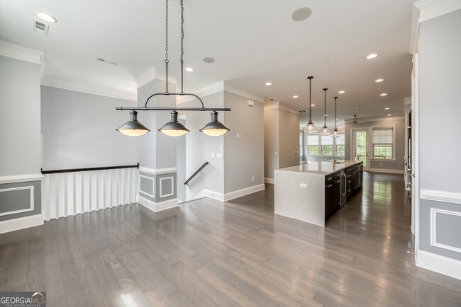 Building Photo - 1124 Holly Ave