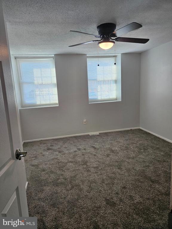 Foto del edificio - 1951 Dutch Village Dr