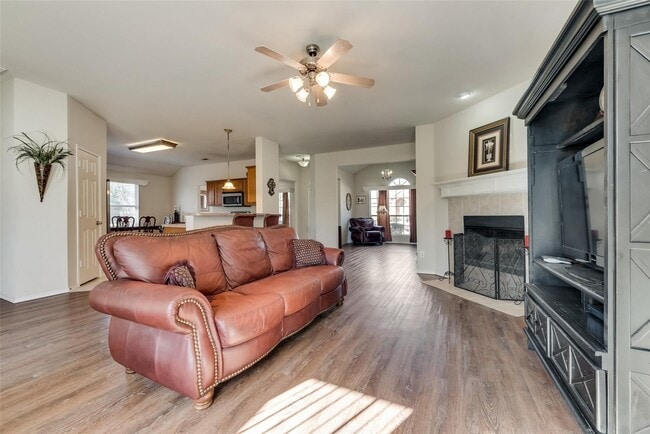 Building Photo - 2431 Fieldcrest Dr