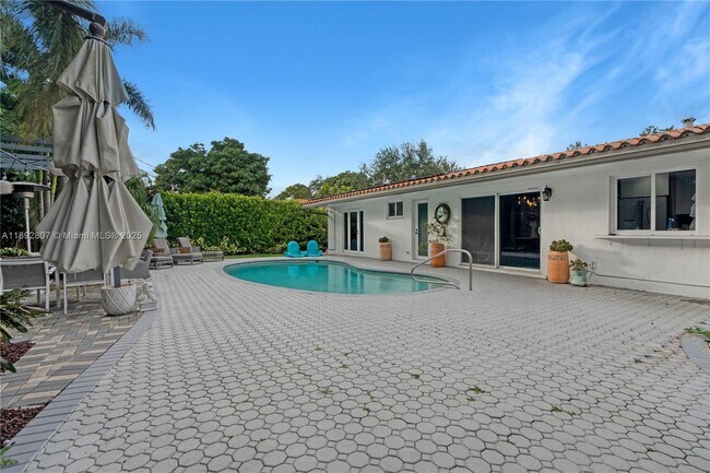 Foto del edificio - 2210 NE 62nd St