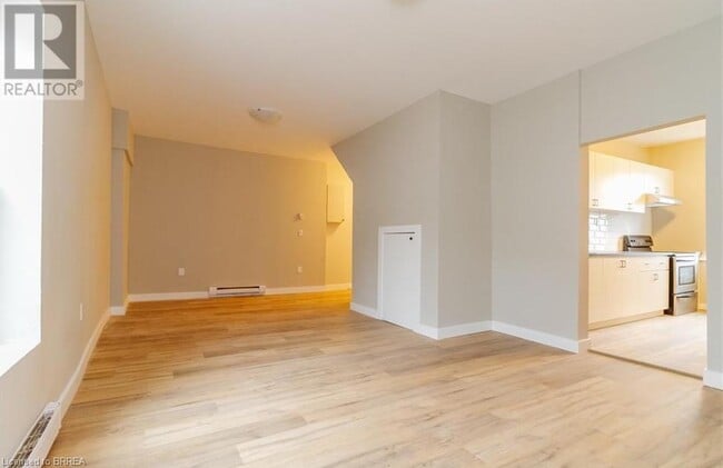 Building Photo - 302 Colborne St