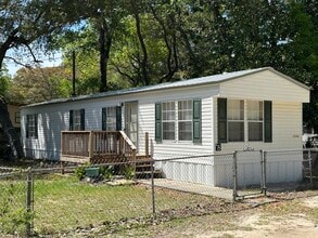 Building Photo - 621 Live Oak St
