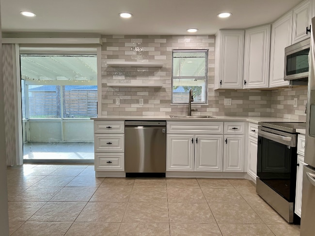 Building Photo - 8820 Pohoy Ave