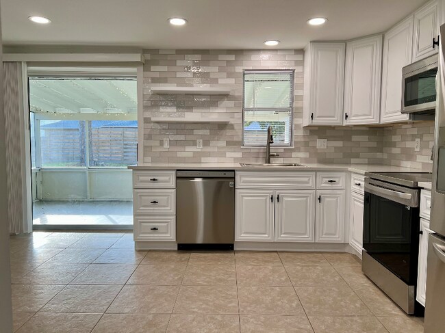 Foto del edificio - 8820 Pohoy Ave