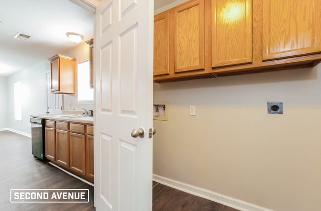 Building Photo - 209 Glenn Oak Dr