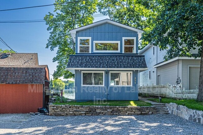 Building Photo - 391 Shady Oaks St