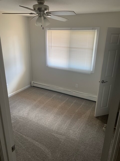 Foto del edificio - 2131 Basswood Ln